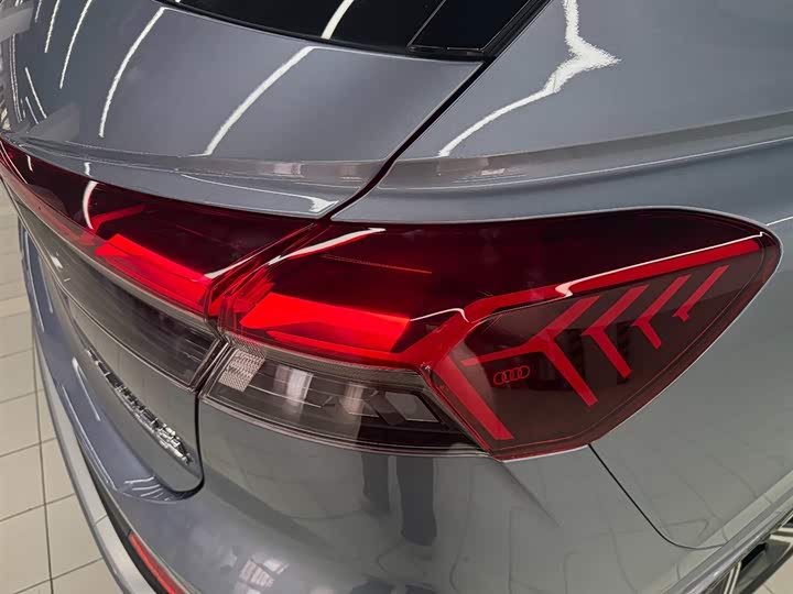 Фото 18 - Audi Q4 e-tron