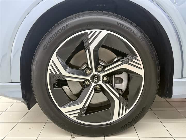 Фото 19 - Audi Q4 e-tron