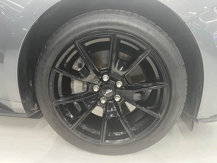 Фото 4 - Ford Mustang