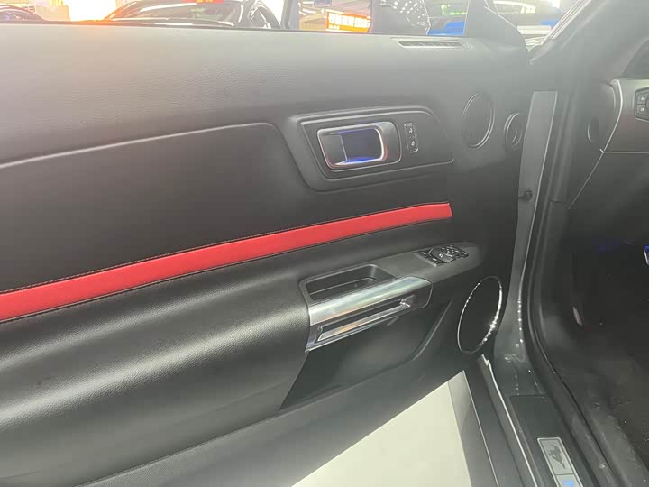 Фото 6 - Ford Mustang