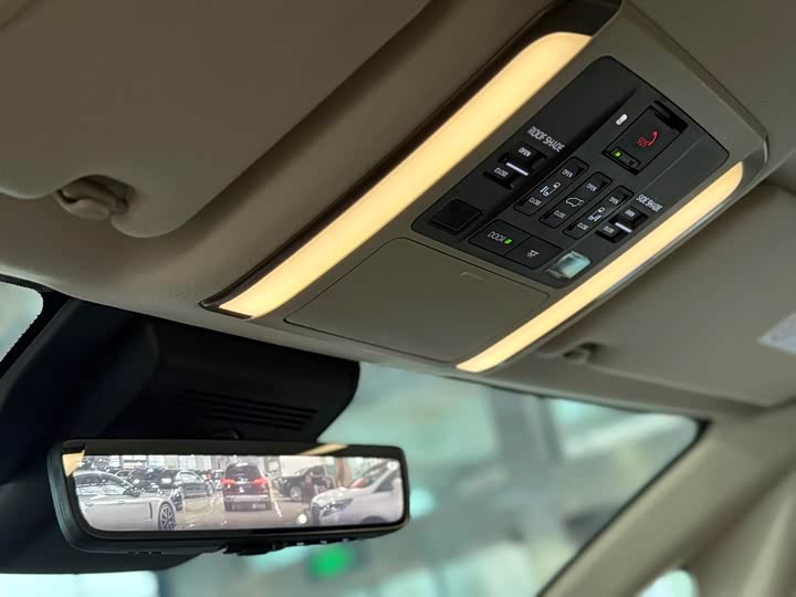 Фото 10 - Toyota Vellfire