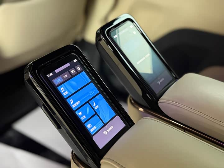 Фото 16 - Toyota Vellfire