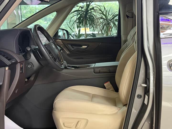 Фото 18 - Toyota Vellfire