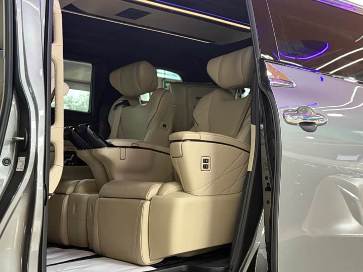 Фото 19 - Toyota Vellfire