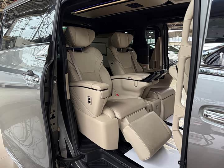 Фото 21 - Toyota Vellfire