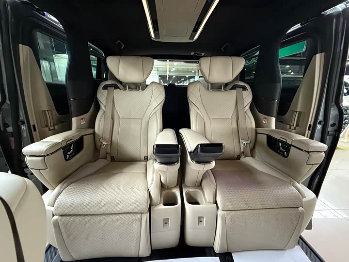 Фото 22 - Toyota Vellfire