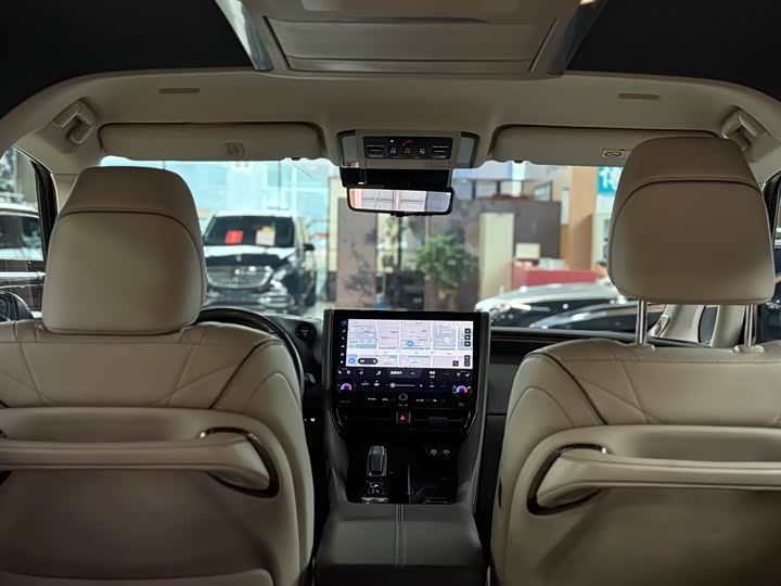 Фото 23 - Toyota Vellfire