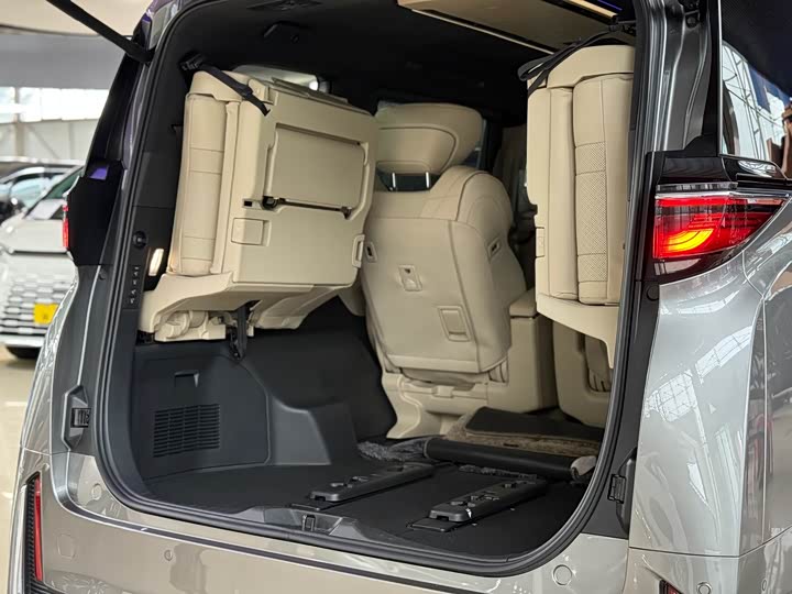 Фото 24 - Toyota Vellfire