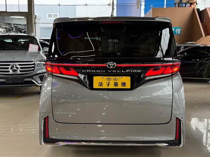 Фото 26 - Toyota Vellfire