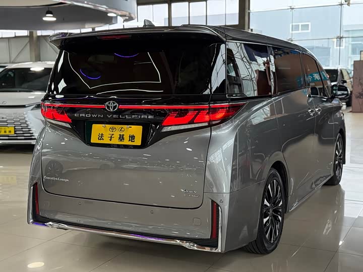 Фото 27 - Toyota Vellfire