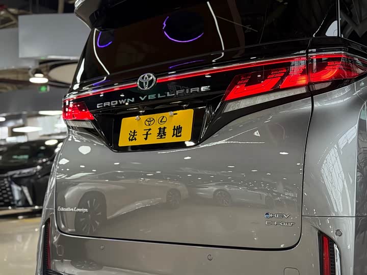 Фото 28 - Toyota Vellfire