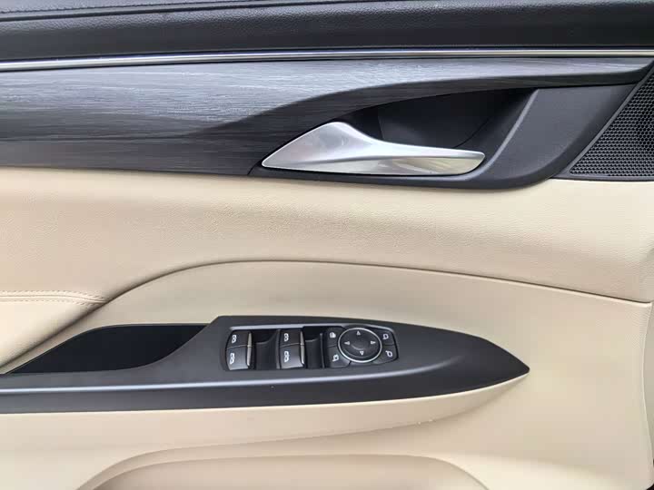 Фото 10 - Buick GL8 ES