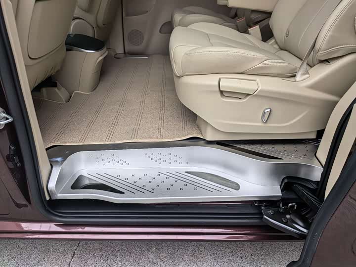 Фото 18 - Buick GL8 ES