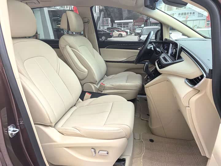 Фото 24 - Buick GL8 ES