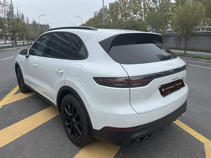 Фото 10 - Porsche Cayenne Hybrid