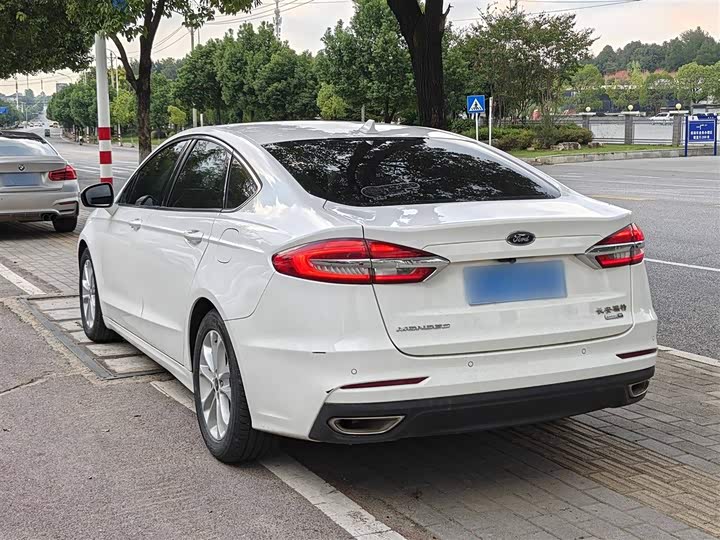 Фото 10 - Ford Mondeo