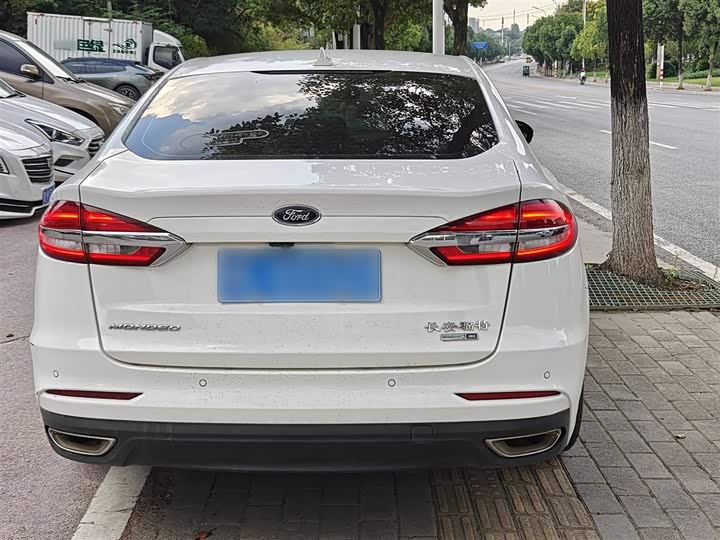 Фото 11 - Ford Mondeo