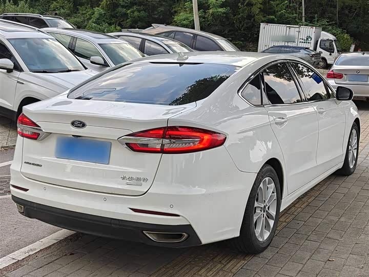 Фото 12 - Ford Mondeo