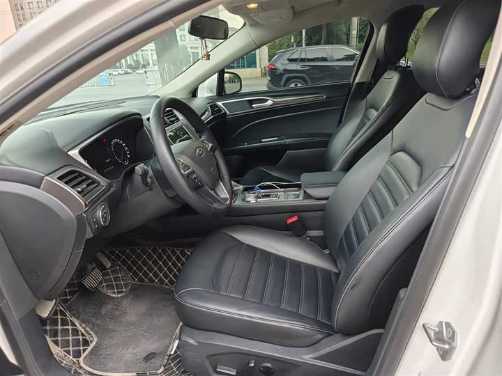 Фото 16 - Ford Mondeo