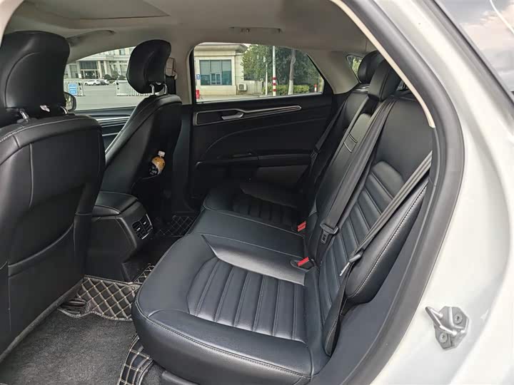 Фото 17 - Ford Mondeo