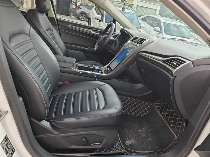 Фото 18 - Ford Mondeo