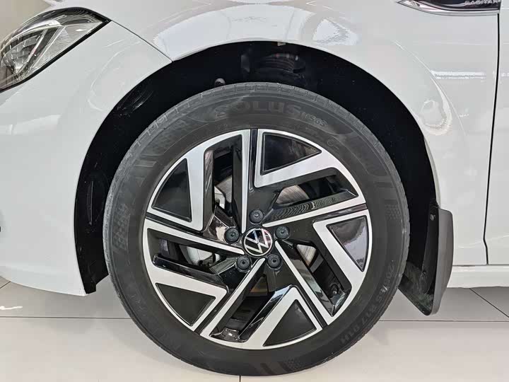 Фото 10 - Volkswagen Sagitar L