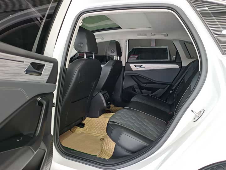 Фото 11 - Volkswagen Sagitar L