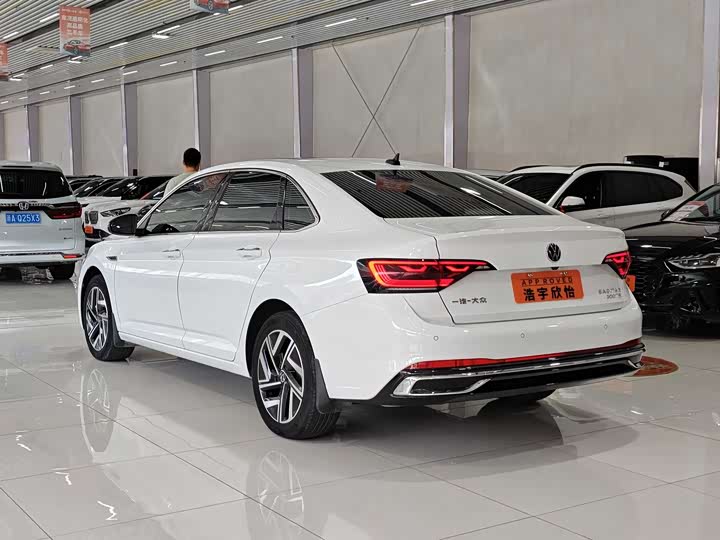 Фото 4 - Volkswagen Sagitar L