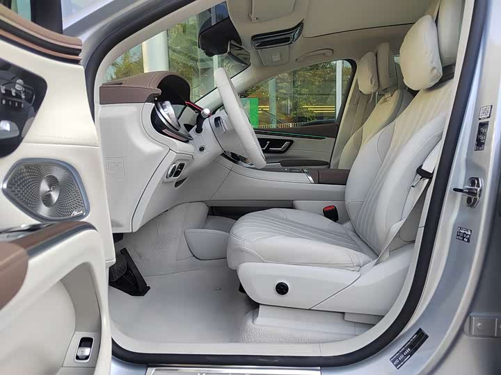 Фото 4 - Mercedes-Benz EQS SUV