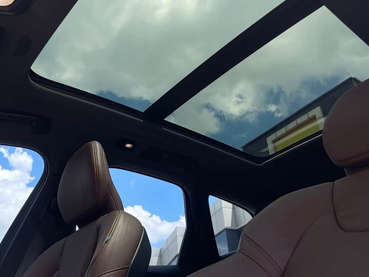 Фото 11 - Volvo XC60