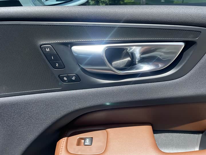 Фото 20 - Volvo XC60