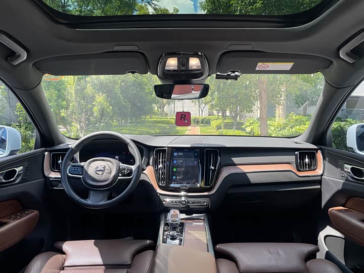 Фото 21 - Volvo XC60