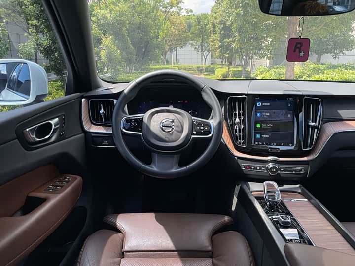 Фото 24 - Volvo XC60