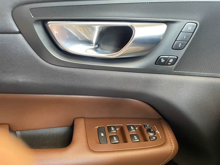 Фото 27 - Volvo XC60