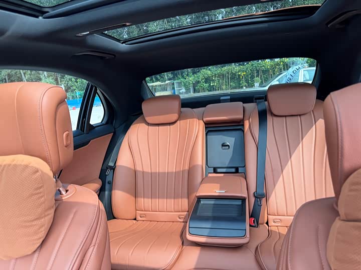 Фото 13 - Mercedes-Benz S-Class