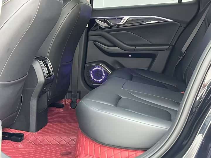 Фото 7 - Bestune B70