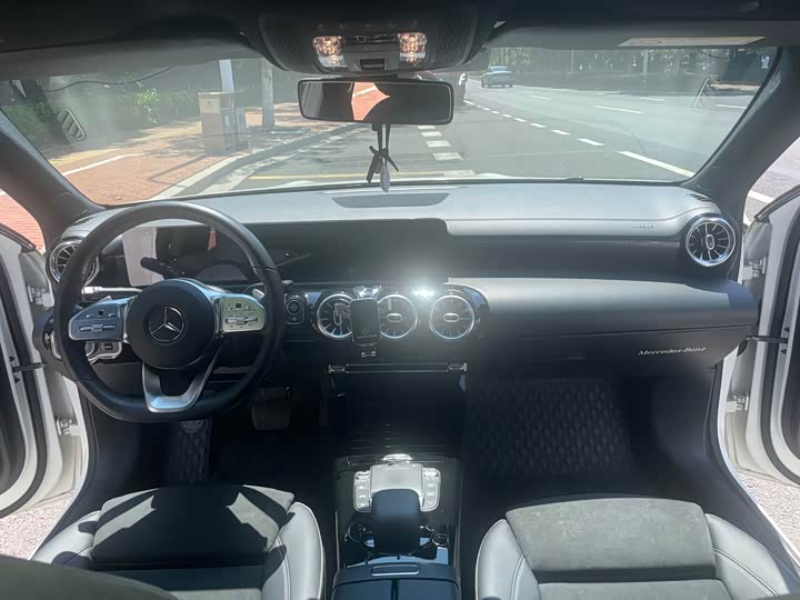 Фото 10 - Mercedes-Benz A-Class