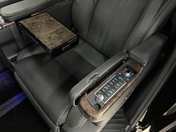 Фото 11 - Toyota Vellfire