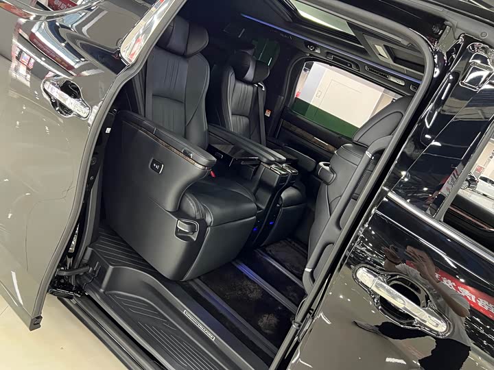 Фото 12 - Toyota Vellfire