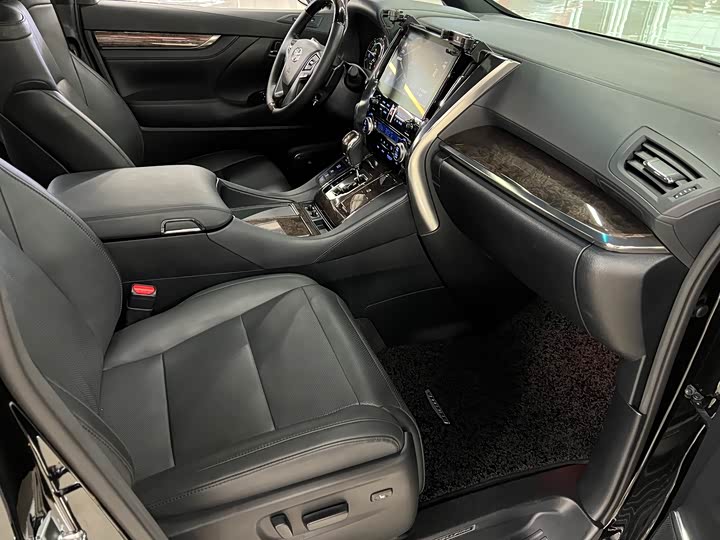 Фото 23 - Toyota Vellfire