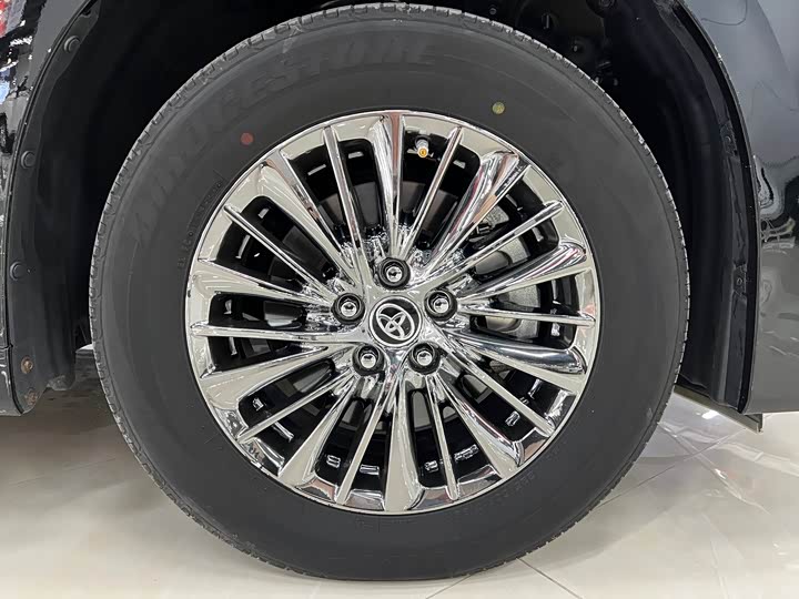 Фото 25 - Toyota Vellfire