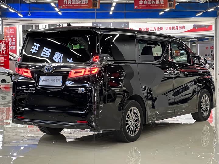 Фото 4 - Toyota Vellfire