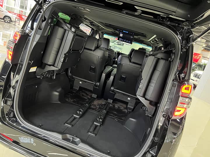 Фото 7 - Toyota Vellfire