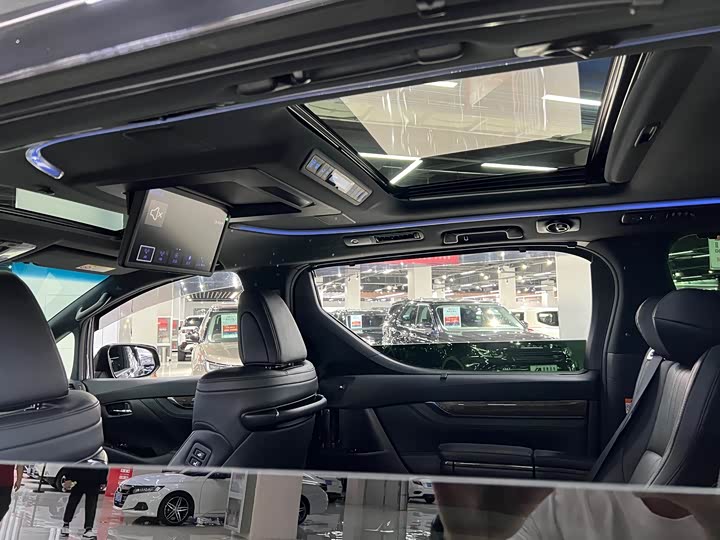 Фото 9 - Toyota Vellfire