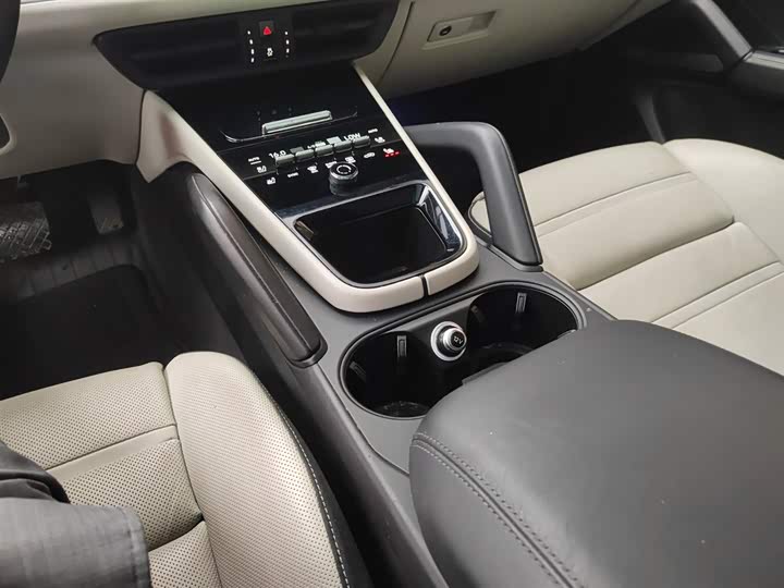 Фото 10 - Porsche Cayenne