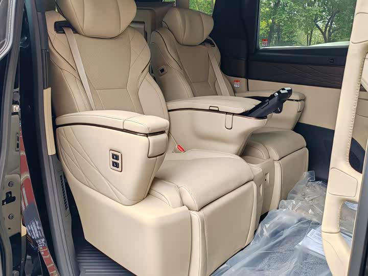 Photo 10 - Toyota Alphard