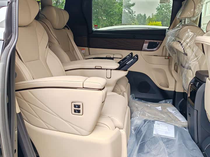 Photo 11 - Toyota Alphard