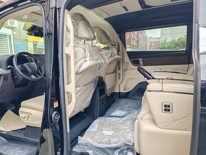 Photo 13 - Toyota Alphard