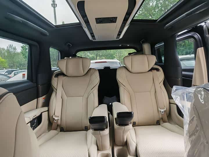 Photo 14 - Toyota Alphard