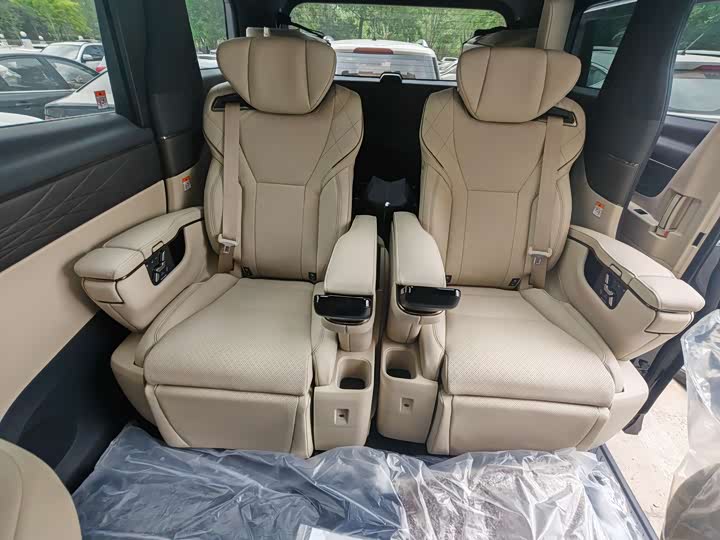 Photo 15 - Toyota Alphard